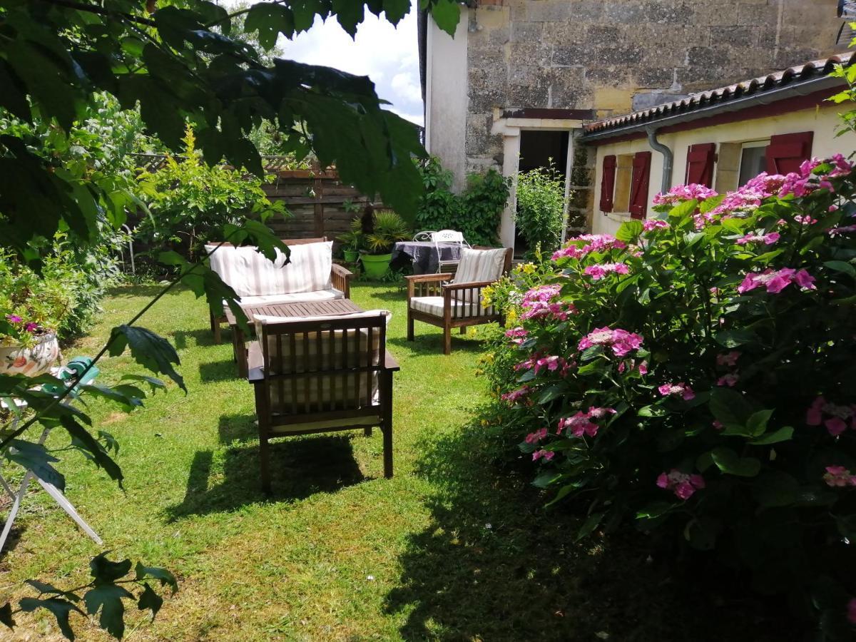 Chambres Et Gite Peyroutas " Camille" Vignonet St Emilion Exterior foto