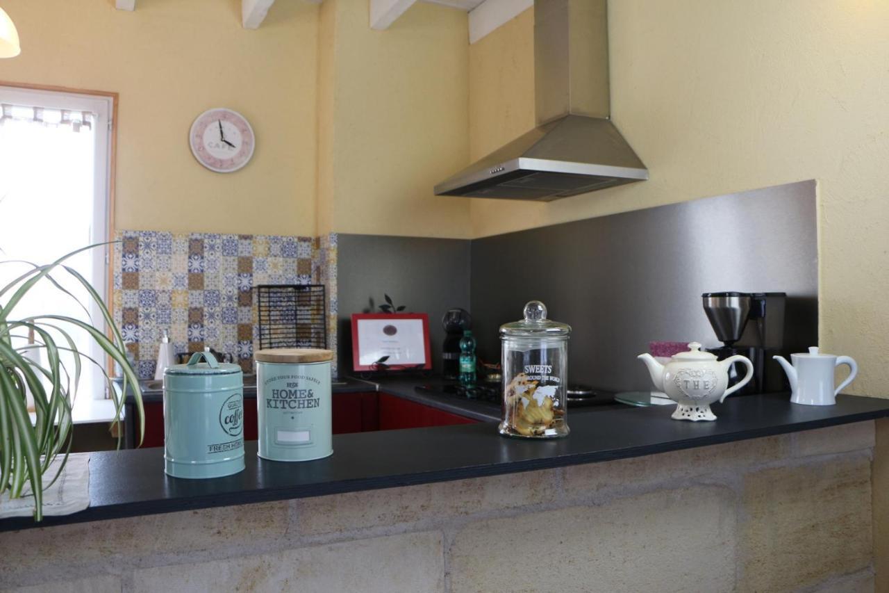 Chambres Et Gite Peyroutas " Camille" Vignonet St Emilion Exterior foto